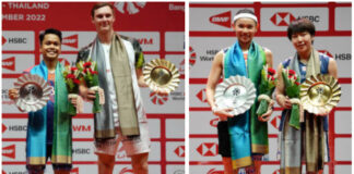 Anthony Sinisuka Ginting, Viktor Axelsen, Tai Tzu Ying, and Akane Yamaguchi (from left) pose for pictures at the 2022 BWF World Tour Finals awards ceremony. (photo: Shi Tang/Getty Images)