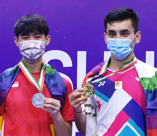 Lakshya Sen (R) and Loh Kean Yew pose for pictures at the India Open awards ceremony.