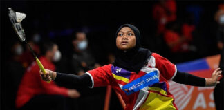 17-year-old Siti Nurshuhaini saves the day for Malaysia's women's team at the 2022 Badminton Asia Team Championships. (photo: Bernama)