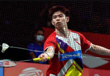 Leong Jun Hao claims the winning point in the tie between Malaysian and Japan at the 2022 Badminton Asia Team Championships (BATC). (photo: Bernama)