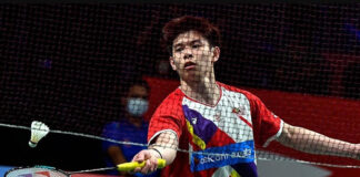 Leong Jun Hao claims the winning point in the tie between Malaysian and Japan at the 2022 Badminton Asia Team Championships (BATC). (photo: Bernama)