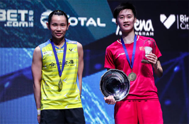 Chen Yufei (R) finally able to beat Tai Tzu Ying for the first time in her career on Sunday. (photo: AFP)