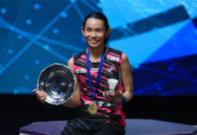 Tai Tzu Ying at the award ceremony. (photo: AP)