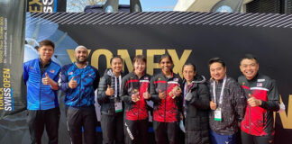 Pearly Tan/Thinaah Muralitharan take pictures with coaches and staff of the Malaysian squad after winning the Swiss Open title.(photo: Pearly Tan's Instagram)