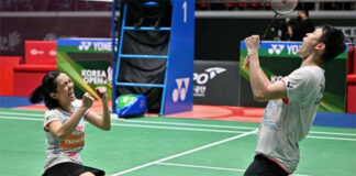 Tan Kian Meng/Lai Pei Jing are ecstatic after clinching the 2022 Korea Open title. (photo: AFP)