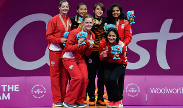 Vivian Hoo/Chow Mei Kuan win women's doubles gold at the 2018 Commonwealth Games in Gold Coast, Australia. (photo: AP)