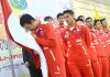 Indonesian Thomas Cup team captain Hendra Setiawan kisses Indonesia's national flag before departing to China for the 2016 Thomas & Uber Cup finals. ( Antara/Prasetyo Utomo)