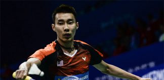 Lee Chong Wei returns a shot against France's Kai Schaefer. (photo: AFP)