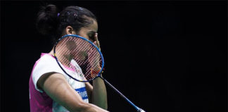 Saina Nehwal loses to Michelle Li in the 2018 Uber Cup opener. (photo: AFP)