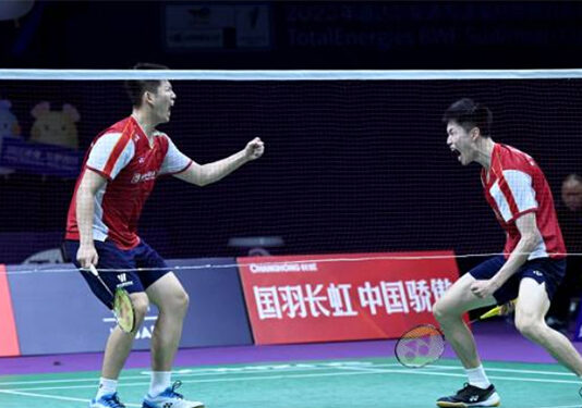 Liu Yuchen/Ou Xuanyi are the heroes for China's 3-2 victory over Japan in the 2023 Sudirman Cup semi-finals. (photo: AFP)