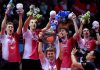 Hans-Kristian Vittinghus (C) of Denmark holds the Thomas Cup trophy between his teammates during the awards ceremony. (photo: AFP)