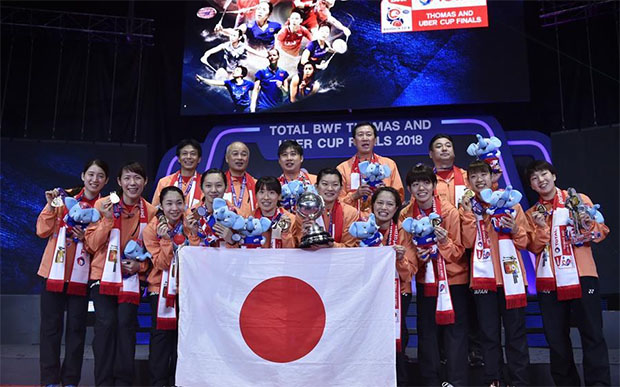 Both Jeremy Gan (top row, third from left) and Park Joo-Bong (top row, second from right) used to work for Badminton Association of Malaysia but have now win the Uber Cup with Japanese team. (photo: AP)