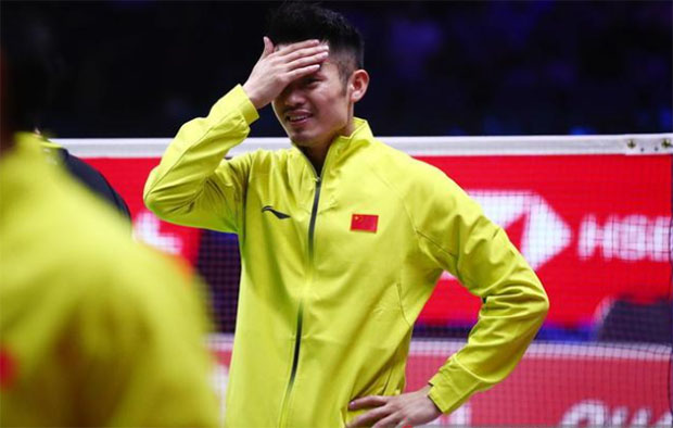 Lin Dan celebrates the Thomas Cup victory with his teammates. (photo: AP)