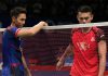 Jonatan Christie greets his idol Lin Dan after their Indonesia Open second round match. (photo: PBSI)