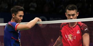 Jonatan Christie greets his idol Lin Dan after their Indonesia Open second round match. (photo: PBSI)