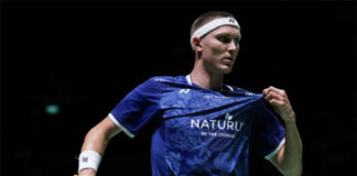 Viktor Axelsen shows his dominance on the badminton court in the 2023 Indonesia Open first round. (photo: Shi Tang/Getty Images)