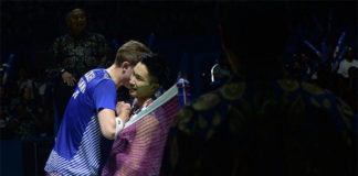 Kento Momota beats Viktor Axelsen 2-0 at 2018 Indonesia Open final. (photo: AFP)