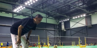 Lee Chong Wei undergoes a training session with coach Misbun Sidek. (photo: Bernama)