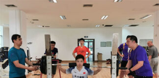 Shi Yuqi is doing a leg workout. (photo: Xinhua)