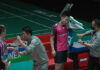 Rexy Mainaky (R) talks to Soh Wooi Yik in the 2022 Malaysia Open semi-finals.