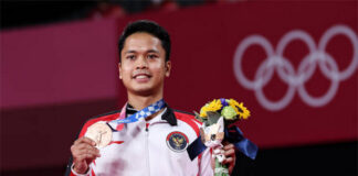 Anthony Sinisuka Ginting is a rising start in badminton. (photo: AFP)