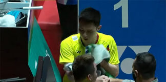 Fist bump between Rexy Mainaky, Aaron Chia, and Soh Wooi Yik in the 2022 Malaysia Open quarter-finals.