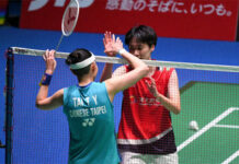 Tai Tzu Ying congratulates Chen Yu Fei after the 2022 World Championships semi-final match. (photo: AFP/Getty Images)