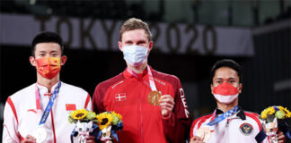 V for Victory: Viktor Axelsen (Center) denies Chen Long (Left) to win the 2020 Tokyo Olympics gold medal. (photo: Lintao Zhang/Getty Images)