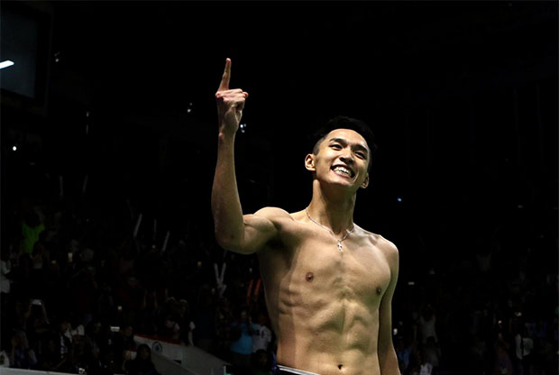 Badminton fans are screaming for Jonatan Christie's shirtless moment. (photo: AFP)