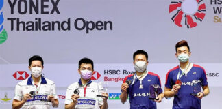 Goh V Shem/Tan Wee Kiong and Wang Chi-Lin/Lee Yang at the YONEX Thailand Open award ceremony. (photo: Badminton Thai)