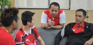 Rexy Mainaky (second Right) is absolutely the "Real Deal". He talks to the Olympic gold medalists Tontowi Ahmad/Liliyana Natsir (from Left) at a press conference. (photo: PBSI)