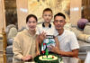 Lin Dan (R), Xie Xingfang (L), their son, and the golf birthday cake. (photo: Weibo)