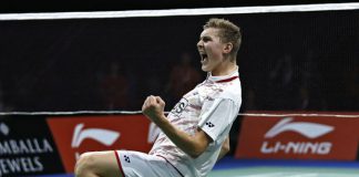 Viktor Axelsen celebrates after beating his badminton idol Lin Dan at Denmark Open quarter-finals.