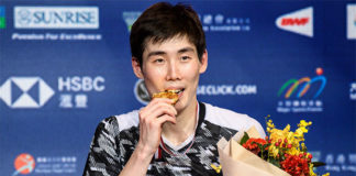 Son Wan Ho poses for picture after winning the 2018 Korea Masters. (photo: AFP)