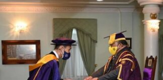 Lee Chong Wei receives Honorary Doctorate in Sports Science. (photo: Lee Chong Wei's Facebook)