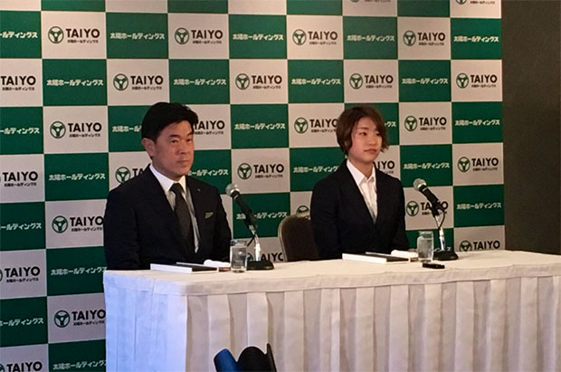 Nozomi Okuhara attends the signing ceremony with Taiyo Holdings. (photo: AFP)