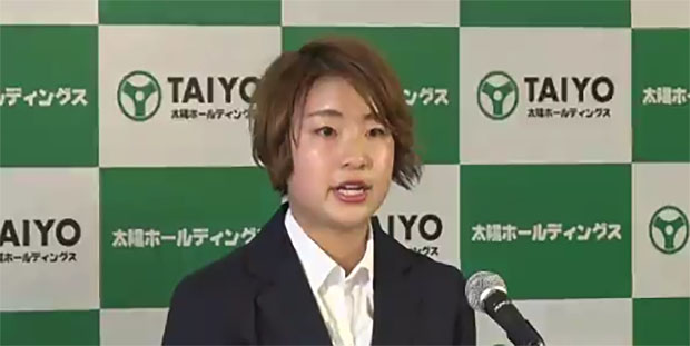 Nozomi Okuhara takes questions from reporters during the press conference. (photo: AFP)