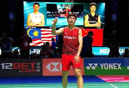 Shi Yuqi thanks the crowd after winning the 2023 All England semi-final match against Lee Zii Jia! (photo: YouTube)