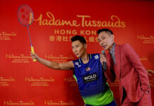 Lee Chong Wei and his wax figure in Kuala Lumpur, Malaysia. (photo: Bernama)